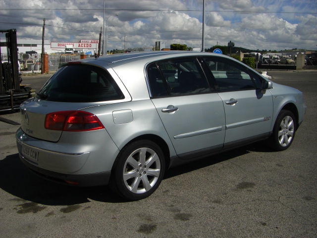 VISTA TRASERA DERECHA RENAULT VELSATIS 3.0 CDTI 177CV AUTOMATICO