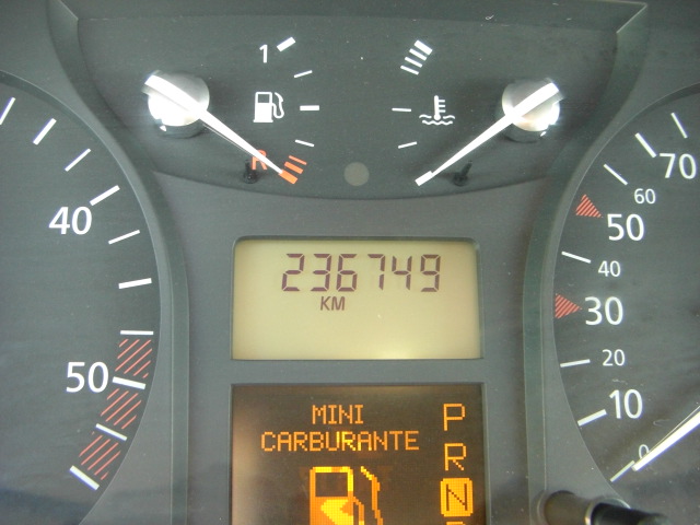 VISTA KM VISTA DELANTERA DERECHA RENAULT VELSATIS 3.0 CDTI 177CV AUTOMATICO