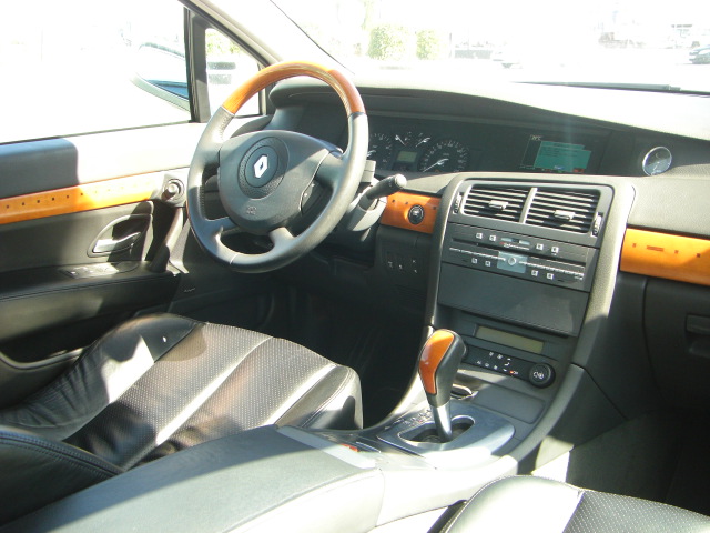 VISTA INTERIOR IZQUIERDO VISTA DELANTERA DERECHA RENAULT VELSATIS 3.0 CDTI 177CV AUTOMATICO