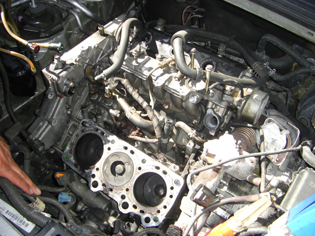 VISTA MOTOR DESMONTADO VISTA DELANTERA DERECHA RENAULT VELSATIS 3.0 CDTI 177CV AUTOMATICO