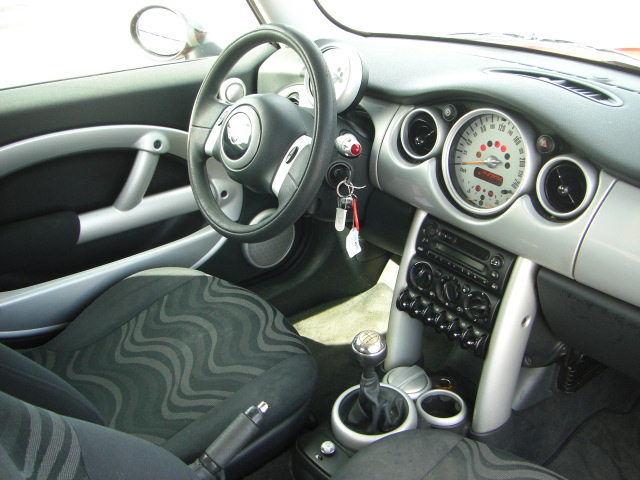 VISTA INTERIOR IZQUIERDO MINI ONE 1.4 D 75CV 6V
