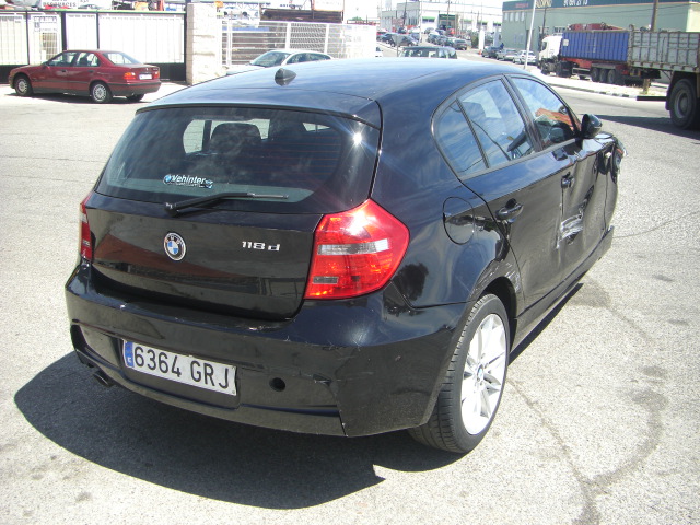 vista trasera derecha BMW 118D PACK M 2.0 143CV AUTOMATICO