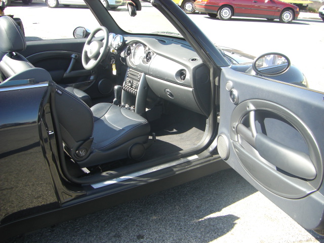 vista interior derecho MINI COOPER CABRIO 1.6 GASOLINA 115CV AUTOMATICO