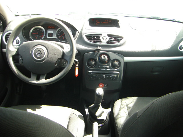 vista salpicadero RENAULT CLIO GRAND TOUR 1.5 DCI 86CV