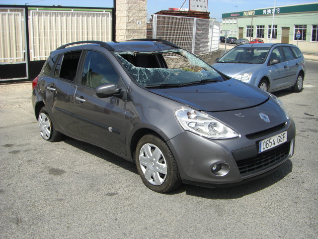 vista delantera derecha RENAULT CLIO GRAND TOUR 1.5 DCI 86CV