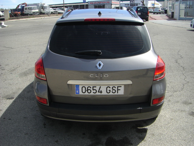 vista trasera RENAULT CLIO GRAND TOUR 1.5 DCI 86CV