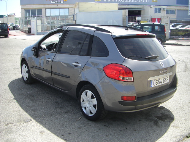 vista trasera izquierda RENAULT CLIO GRAND TOUR 1.5 DCI 86CV