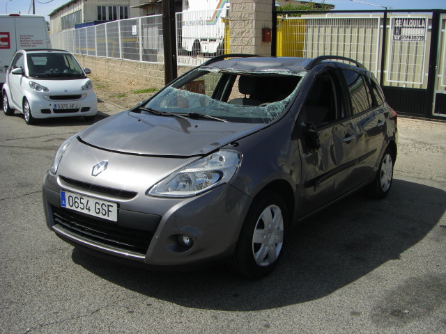vista delantera izquierda RENAULT CLIO GRAND TOUR 1.5 DCI 86CV