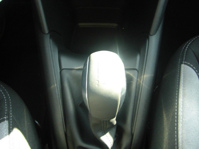 vista cambio PEUGEOT 208 E STYLE 1.6 HDI 92CV