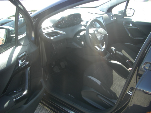 vista interior izquierdo PEUGEOT 208 E STYLE 1.6 HDI 92CV
