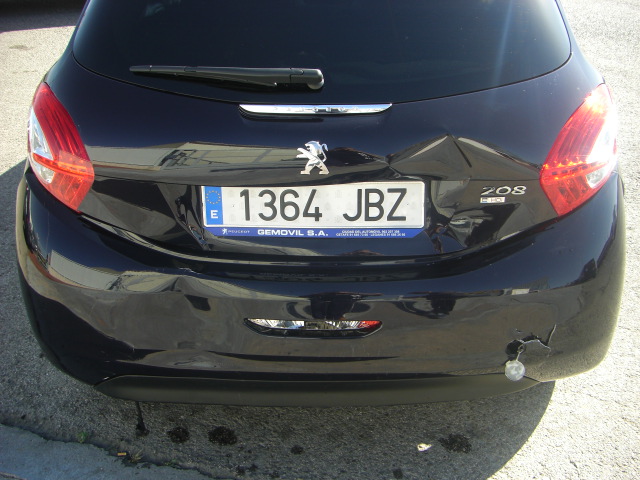 vista golpe trasero PEUGEOT 208 E STYLE 1.6 HDI 92CV