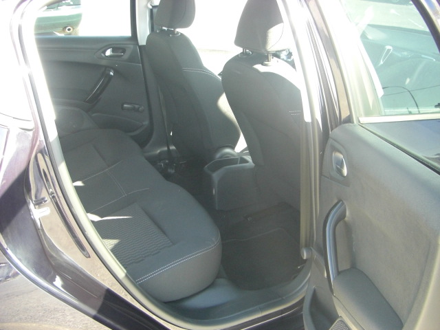 vista interior trasero PEUGEOT 208 E STYLE 1.6 HDI 92CV