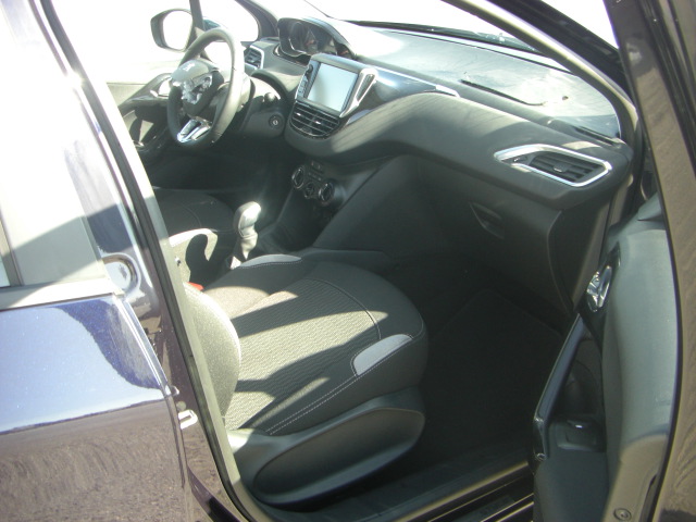 vista interior derecho PEUGEOT 208 E STYLE 1.6 HDI 92CV
