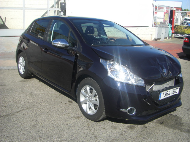 vista delantera derecha PEUGEOT 208 E STYLE 1.6 HDI 92CV