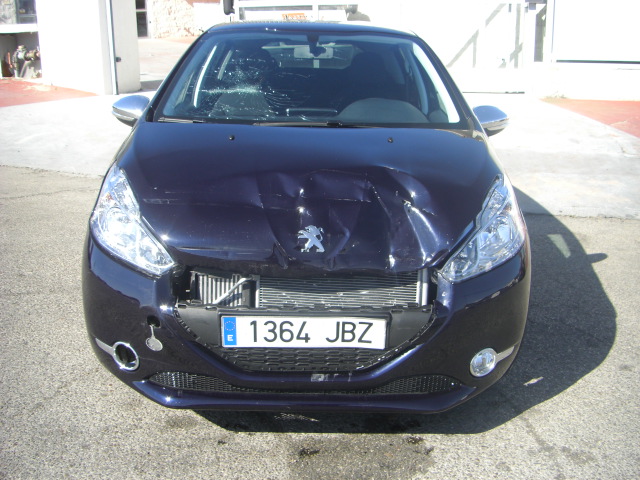 vista delantera PEUGEOT 208 E STYLE 1.6 HDI 92CV