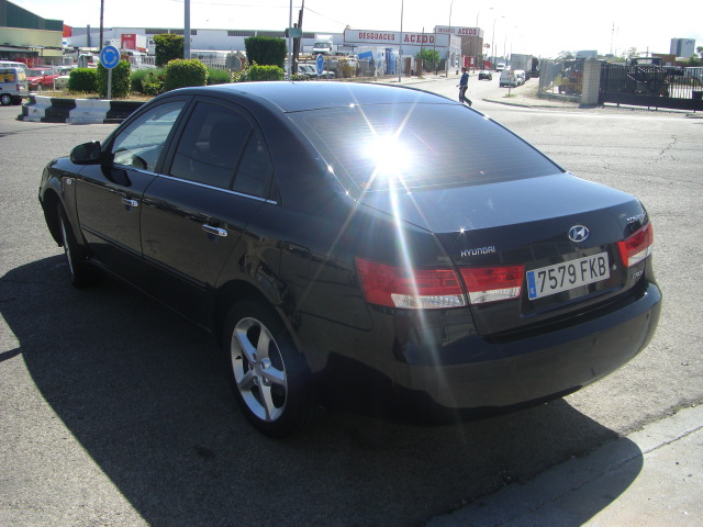 vista trasera izquierda HYNDAI SONATA 2.0 CRDI 140CV