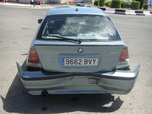 vista trasera BMW 318 TI COMPAQ 2.0 AUTOMATICO 143CV