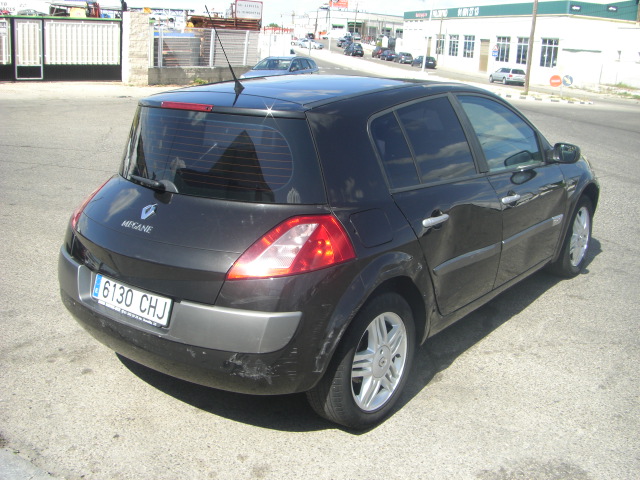 vista trasera derecha RENAULT MEGANE 1.9 DCI 120CV
