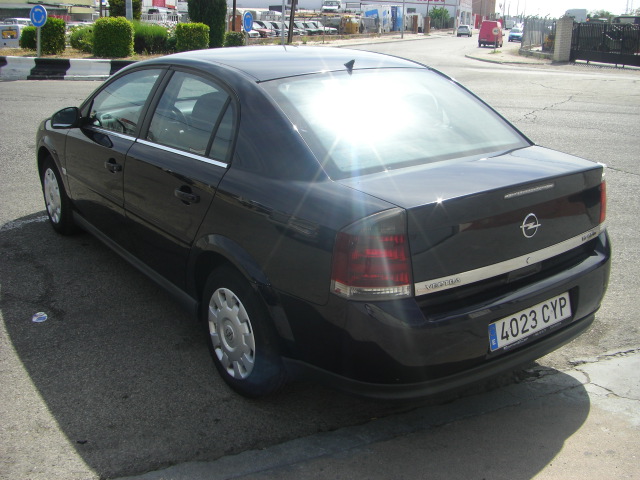 vista trasera izquierda OPEL VECTRA 1.9 CDTI 150CV