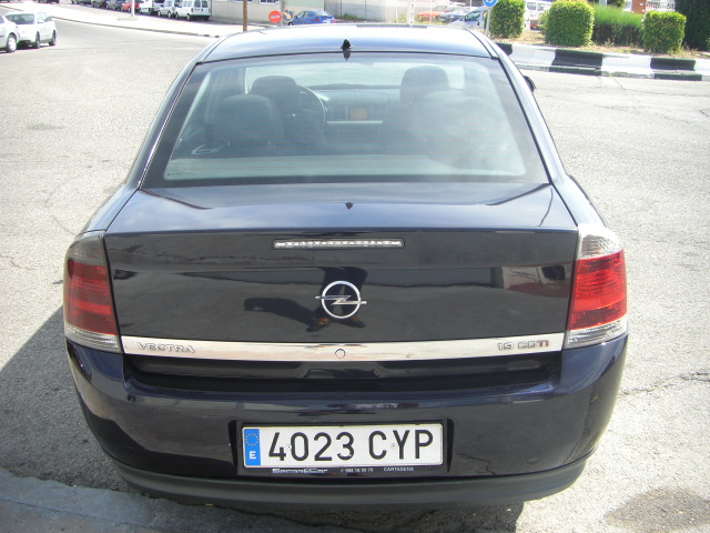 vista trasera OPEL VECTRA 1.9 CDTI 150CV