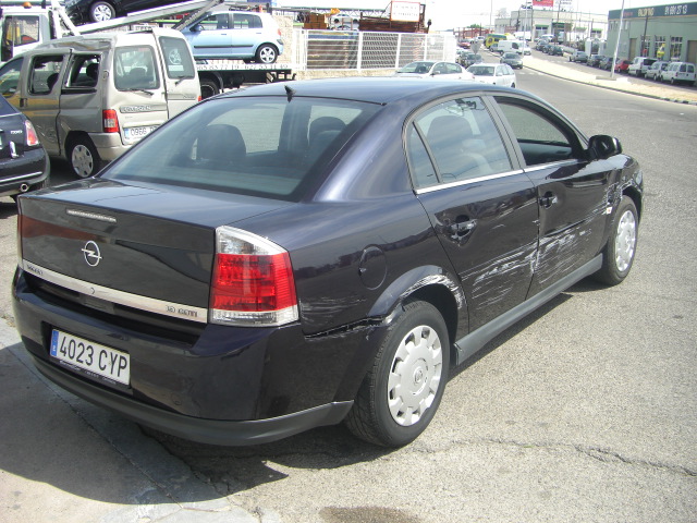 vista trasera derecha OPEL VECTRA 1.9 CDTI 150CV