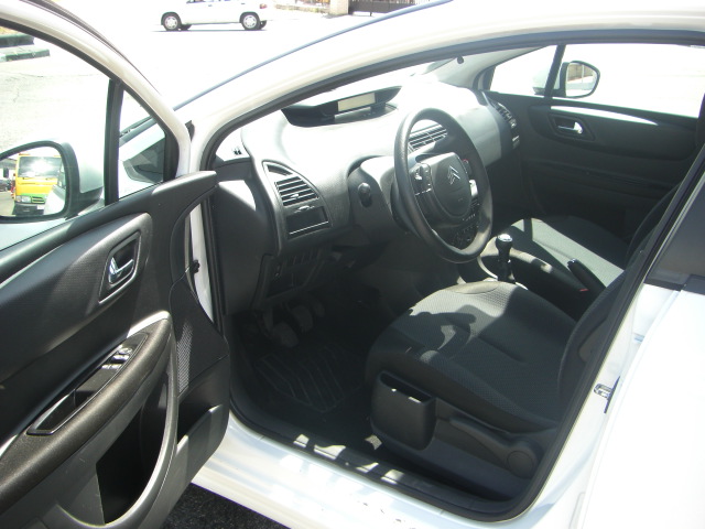vista interior izquierdo CITROEN C-4 1.6 HDI LX 90CV
