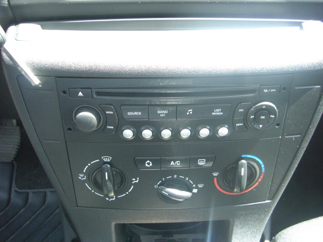 vista cd y a/c CITROEN C-4 1.6 HDI LX 90CV