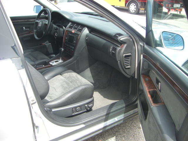 vista interior derecho AUDI A-8 2.5 TDI 150CV