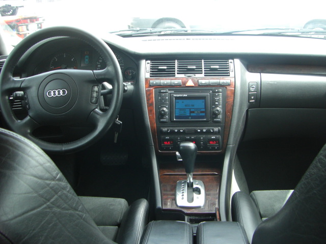 vista salpicadero AUDI A-8 2.5 TDI 150CV