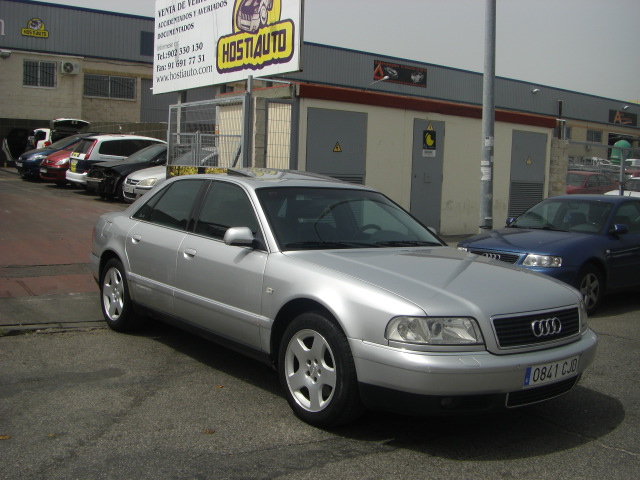 vista delantera derecha AUDI A-8 2.5 TDI 150CV