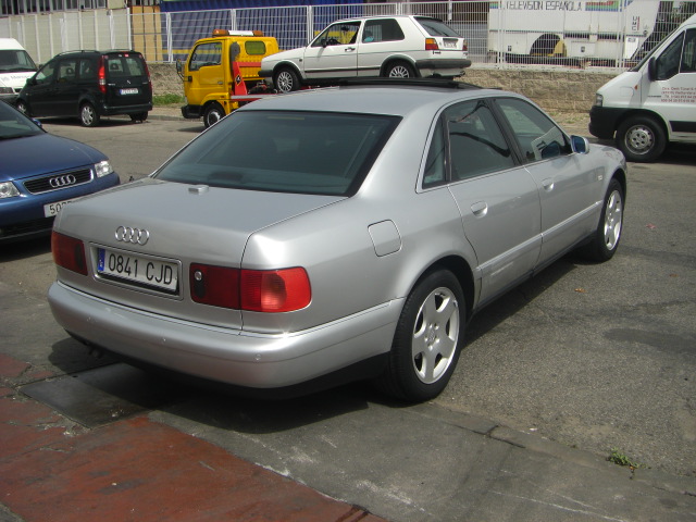 vista trasera derecha AUDI A-8 2.5 TDI 150CV