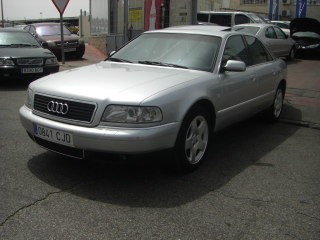 vista delantera izquierda AUDI A-8 2.5 TDI 150CV