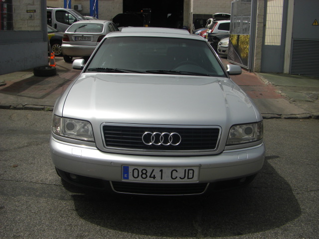 vista delantera AUDI A-8 2.5 TDI 150CV