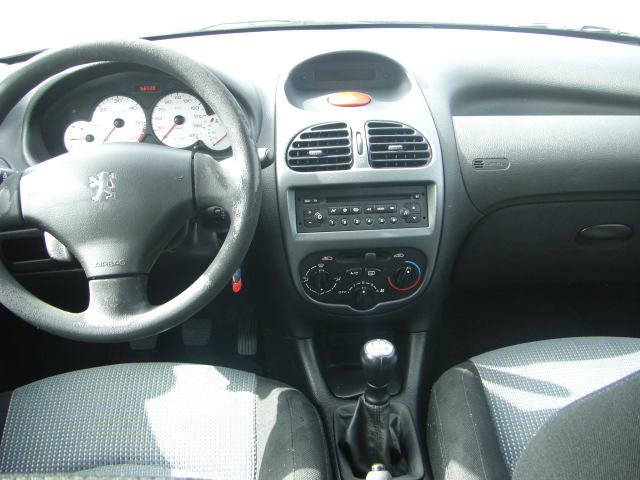 vista salpicadero PEUGEOT 206 1.4 XLINE 68CV