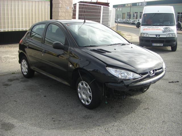 vista delantera derecha PEUGEOT 206 1.4 XLINE 68CV