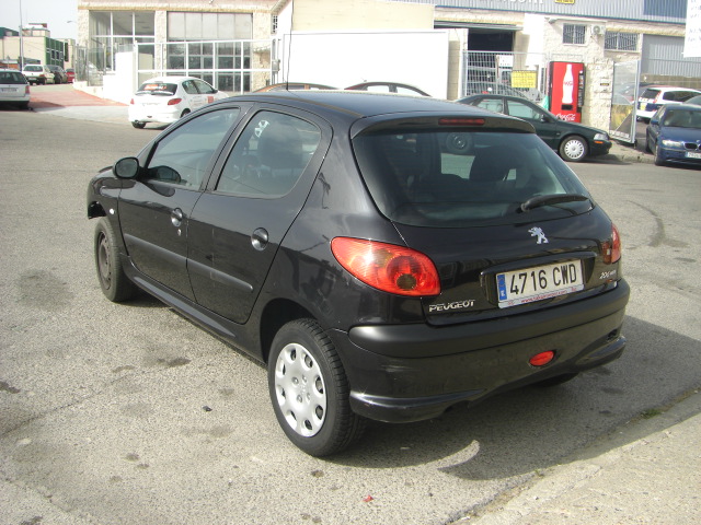 vista trasera izquierda PEUGEOT 206 1.4 XLINE 68CV
