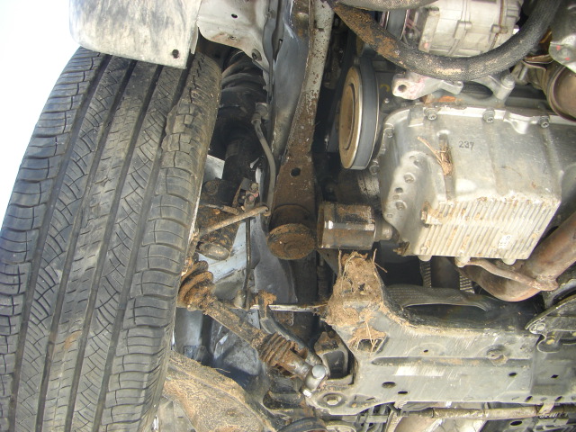 vista daños bajos lado golpe FIAT FREEMONT 2.0 JTD 140CV 7PLAZAS