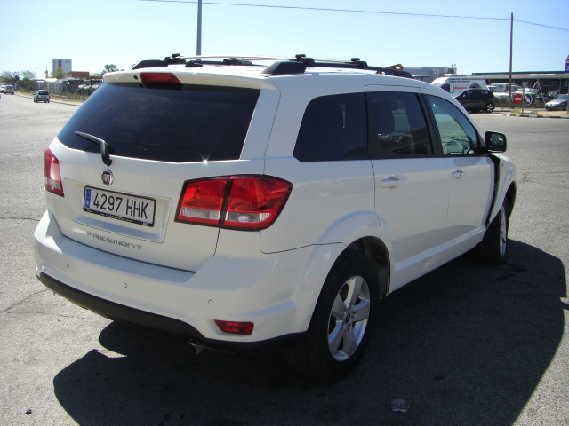 vista trasera derecha FIAT FREEMONT 2.0 JTD 140CV 7PLAZAS