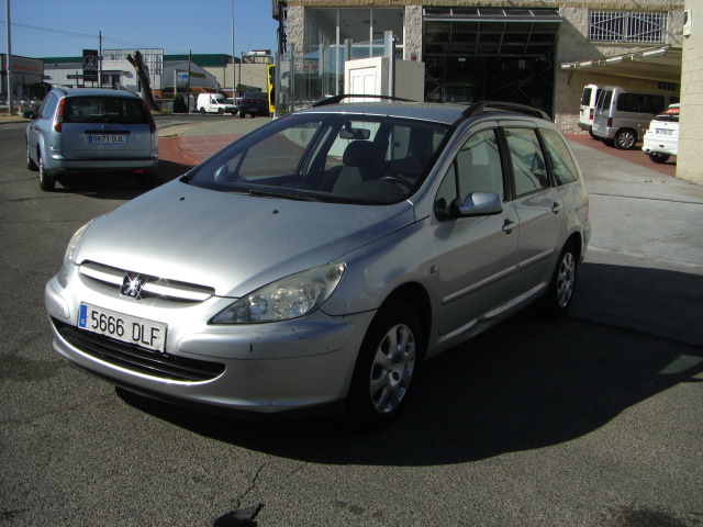 vista delantera izquierda PEUGEOT 307 SW 1.6 XR PLUS HDI 110CV