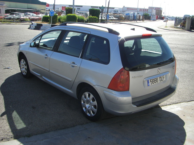 vista trasera izquierda PEUGEOT 307 SW 1.6 XR PLUS HDI 110CV