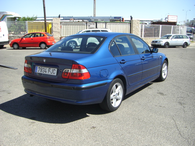 vista trasera derecha BMW 320D 2.0 150CV AUTOMATICO