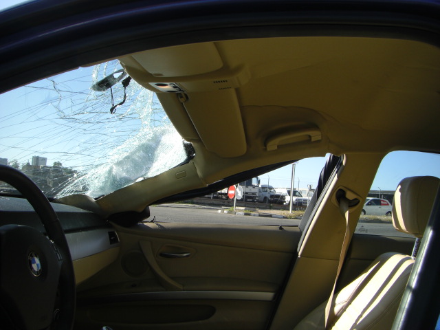 vista daños interior habitaculo lado golpe BMW 318D 2.0 143CV