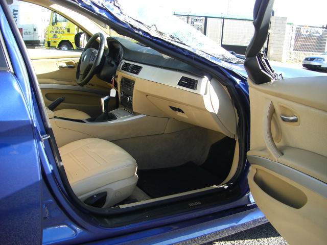 vista interior derecho BMW 318D 2.0 143CV