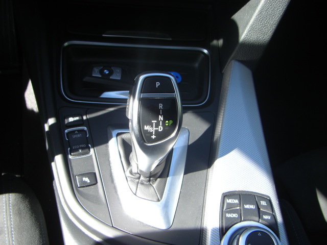 vista cambio automatico BMW 330D 3.0 258CV PACK M AUTOMATICO