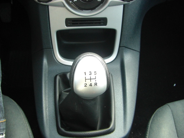 vista cambio FORD FIESTA 1.4 TDCI TREND 68CV