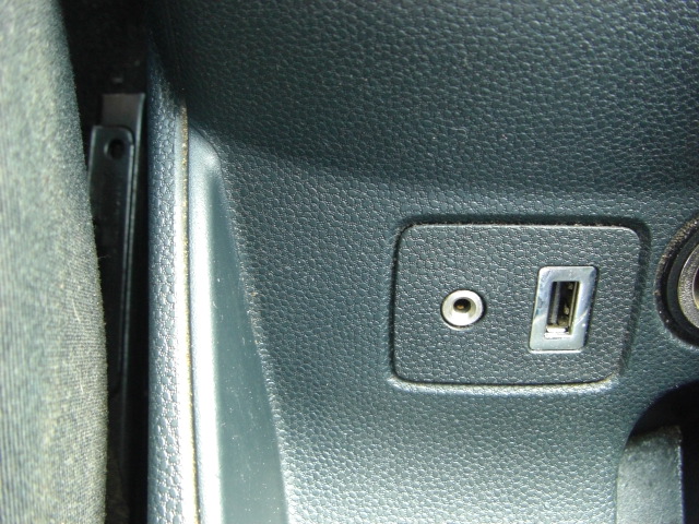 vista entrada aux y usb FORD FIESTA 1.4 TDCI TREND 68CV