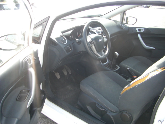 vista interior izquierdo FORD FIESTA 1.4 TDCI TREND 68CV
