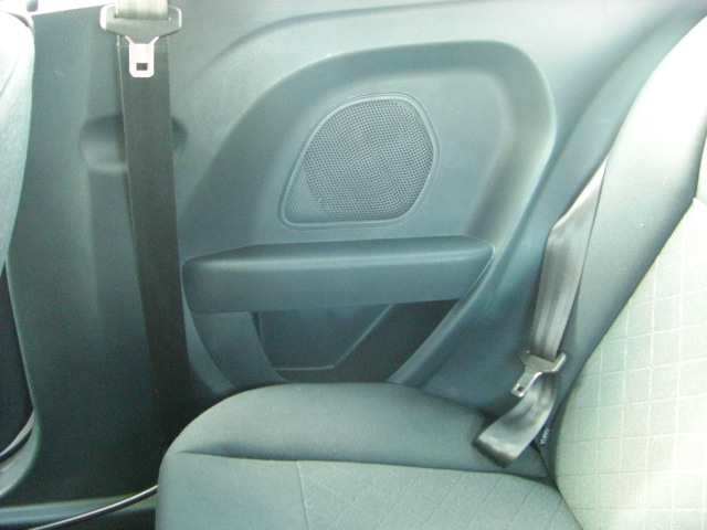 vista interior lado golpe FORD FIESTA 1.4 TDCI TREND 68CV