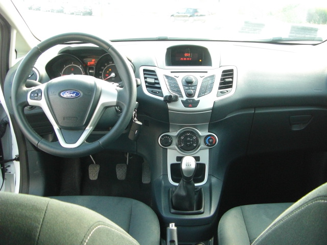 vista salpicadero FORD FIESTA 1.4 TDCI TREND 68CV