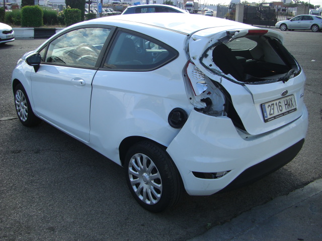 vista trasera izquierda FORD FIESTA 1.4 TDCI TREND 68CV
